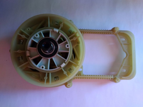 MAKITA Część zamienna do ELM3720 - Rama silnika z kołem pasowym Nr. 64 Kod:YA00001178