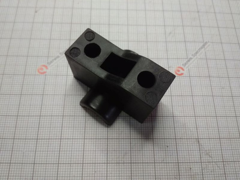 MAKITA Część zamienna do PLM5102- Mocowanie osi kół przednich Nr. 27 Kod: 671418001