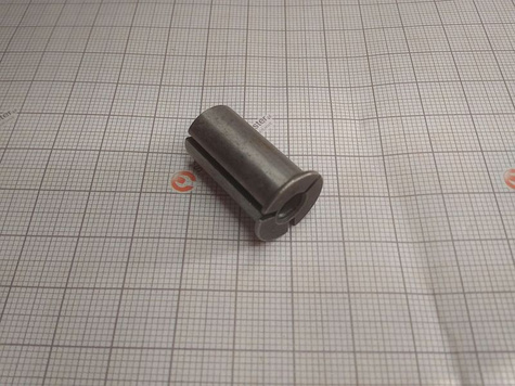 BLACK&DECKER Część Zamienna do KW1600EA - Tuleja Zaciskowa 6mm Nr.103 Kod:1002210-00