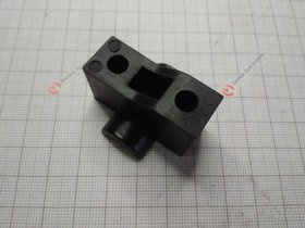 MAKITA Część zamienna do PLM4611- Mocowanie osi kół przednich Nr. 23 Kod: 671418001