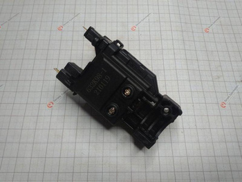 MAKITA Część zamienna do GA5040C - BLOKADA WŁĄCZNIKA Nr. 33 Kod: 638947-4 zam.632K98-1