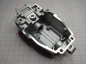 MAKITA Część zamienna do 4305T- Pokrywa obudowy przekladni  Nr. 17  Kod: 151596-5 zam.153389-6