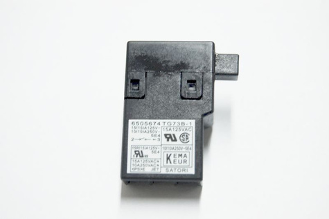 MAKITA Część zamienna do HR4011C- Wyłącznik Nr. 108 Kod: 650567-4 zam.650676-9