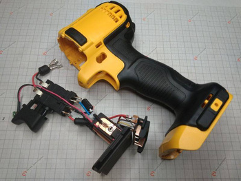 DeWALT Część Zamienna do DCD780 TYP 1 - Wyłącznik Nr.3 Kod:N384402